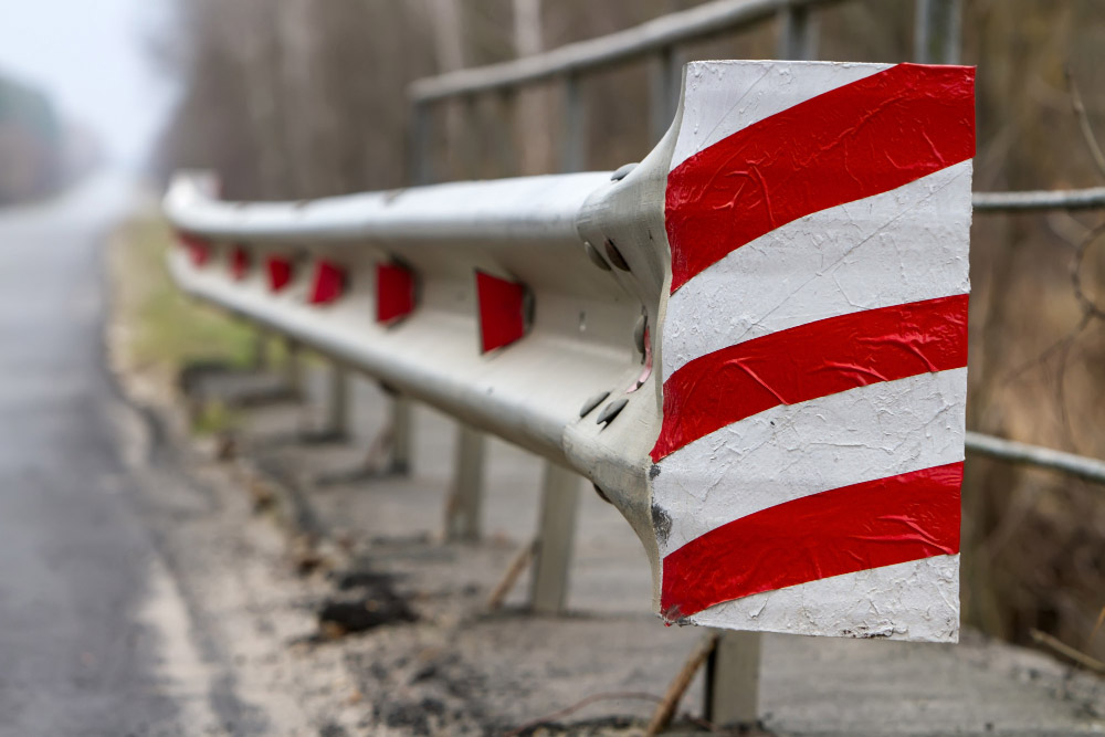 gambar pembatas jalan baja